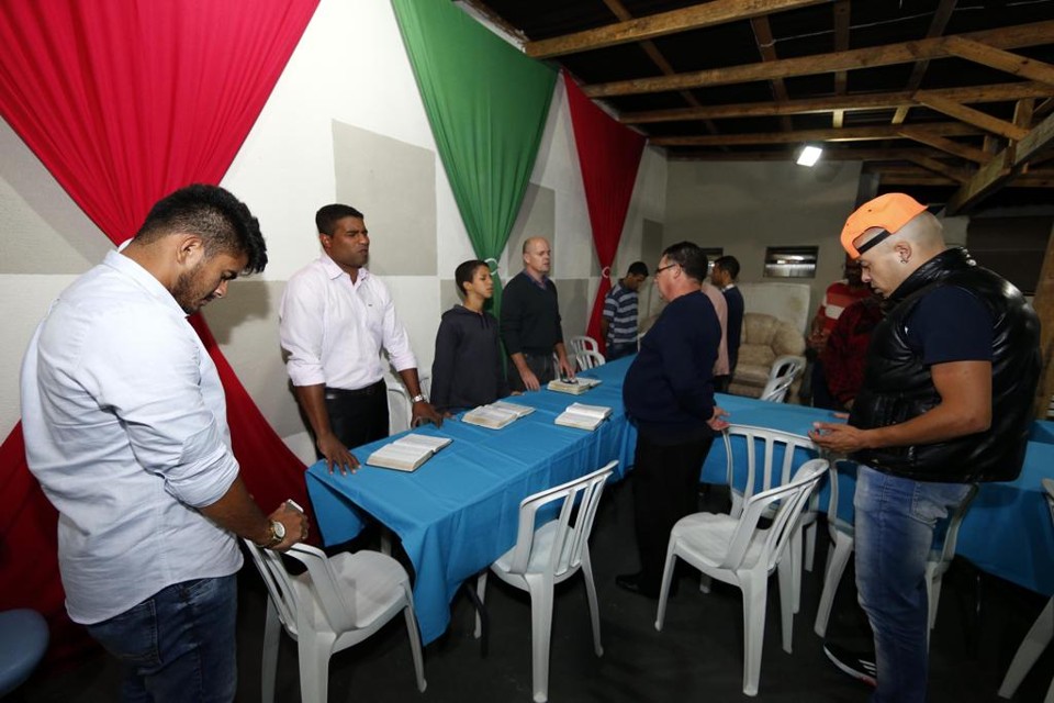 Estudo bíblico conta com participação de Rafhael Lucas e outros atletas. | Albari Rosa/Gazeta do Povo