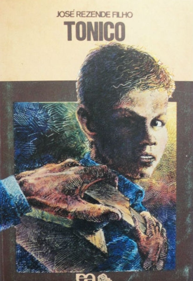 Tonico, José Rezende Filho – Como único menino da família, Tonico assume o sustento da casa depois da morte precoce do pai. Para enfrentar a dureza do cotidiano, ele se aproxima cada vez mais de Carniça, amizade que a mãe desaprova. A obra confronta a vida livre de Carniça e as obrigações de “gente grande” de Tonico. | Divulgação