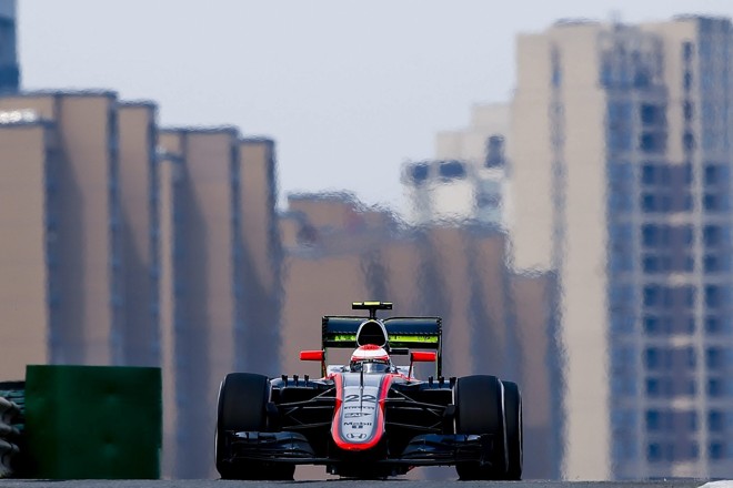 A McLaren não faz um início de temporada muito promissor. Jenson Button teve a 10ª melhor volta nos treinos desta sexta-feira. | Diego Azubel/EFE
