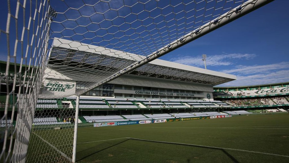 Coritiba esperava faturar mais com sócios  em 2014. Previsão aumentou o rombo dos cofres do Coxa. | Giuliano Gomes/Tribuna do Paraná