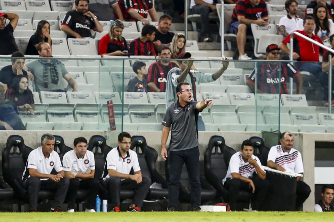 Enderson Moreira completou sete jogos à frente do Atlético. | Brunno Covello/Gazeta do Povo