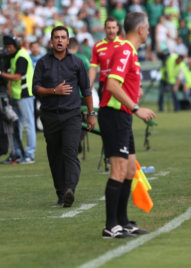 O que será que irritava Marquinhos Santos: time ou arbitragem? | IVONALDO ALEXANDRE/GAZETA