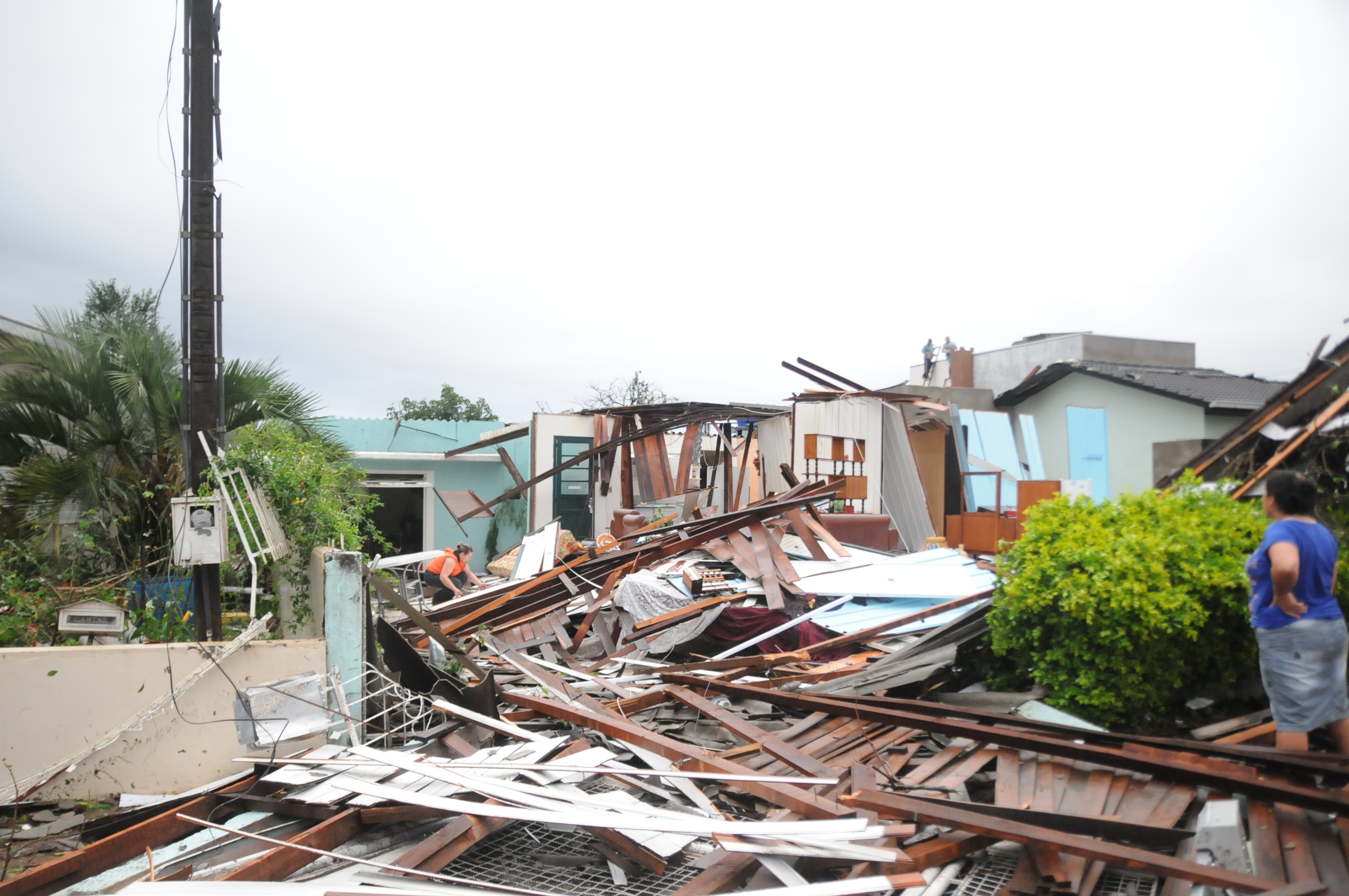 Temporal causou destruição em Xanxerê, no Oeste catarinense: duas pessoas morreram  e o Corpo de Bombeiros estima danos em 40% das casas. | Sirli Freitas/Diário Catarinense