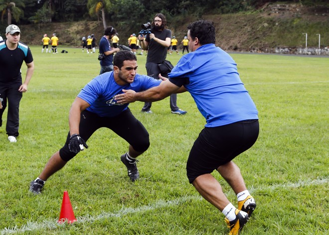 Seleção Brasileira de Futebol Americano fazendo um treinamento intensivo no feriado de Tiradentes na Unicentro em Irati, interior do Paraná. Seleção se prepara para a primeira participação do Brasil na Copa do Mundo de Futebol Americano. | Albari Rosa/gazeta do povo