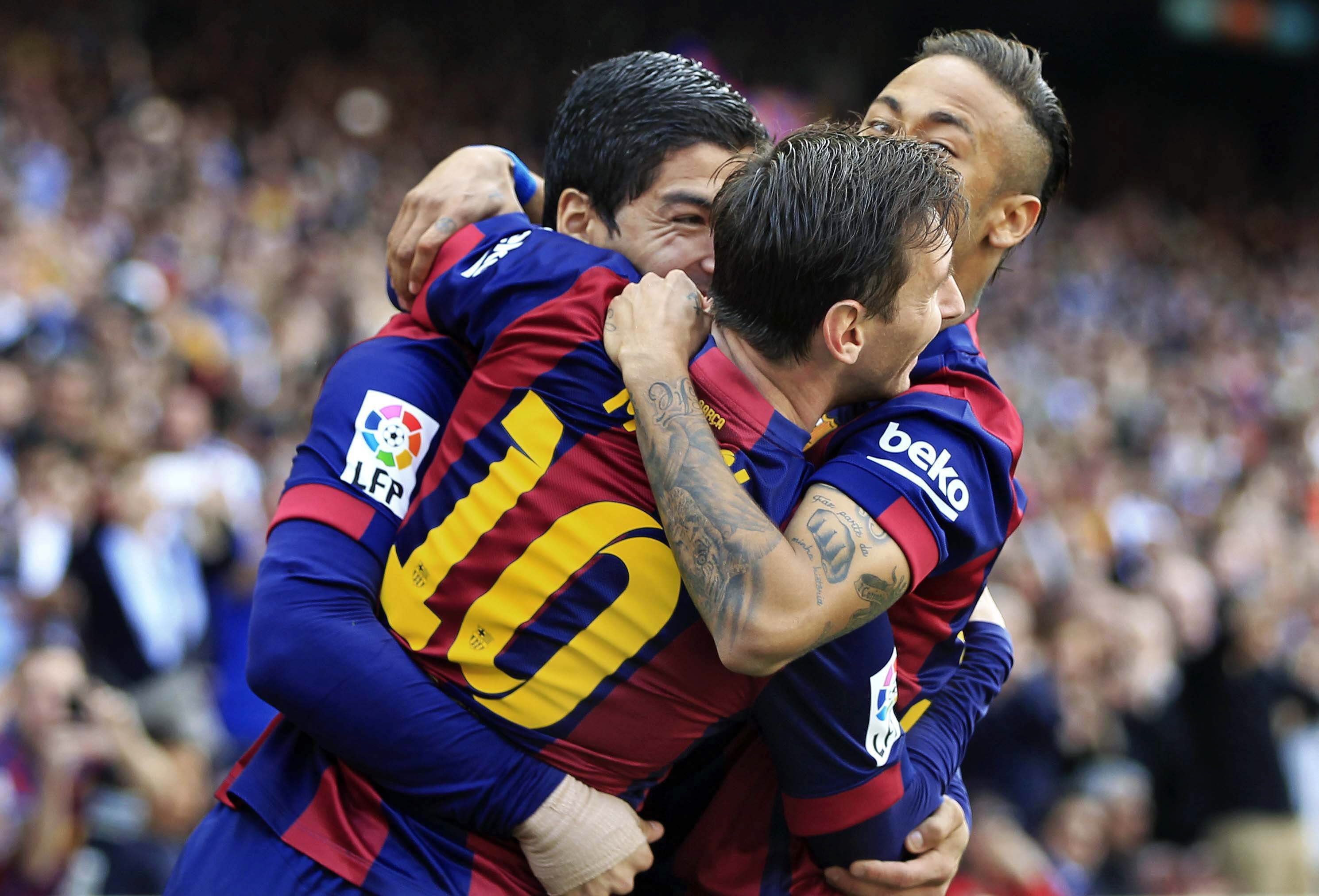 Messi marca e chega ao gol número 400 em jogos oficiais pelo Barcelona. | Andreu Dalmau/EFE