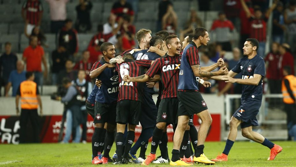 Jogadores do Atlético comemoraram timidamente a classificação sobre o Remo na Copa do Brasil. | Hugo Harada/Gazeta do Povo