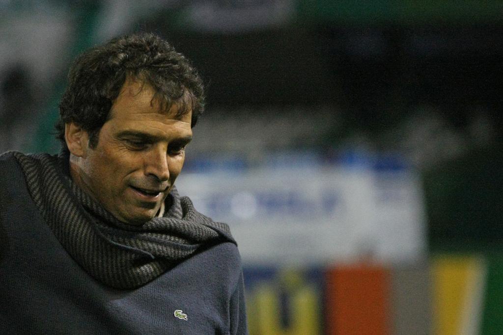 Milton Cruz chegou a rejeitar a ideia de assumir como técnico do São Paulo, mas acabou efetivado pelo presidente Carlos Aidar. | Antônio More / Gazeta do Povo