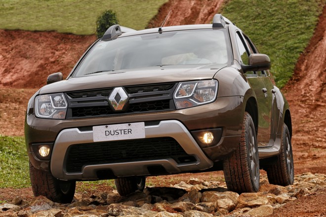 Na frente, mudanças ocorreram na grade, nos farois e no para-choques. | (Fotos: Divulgação/Renault)