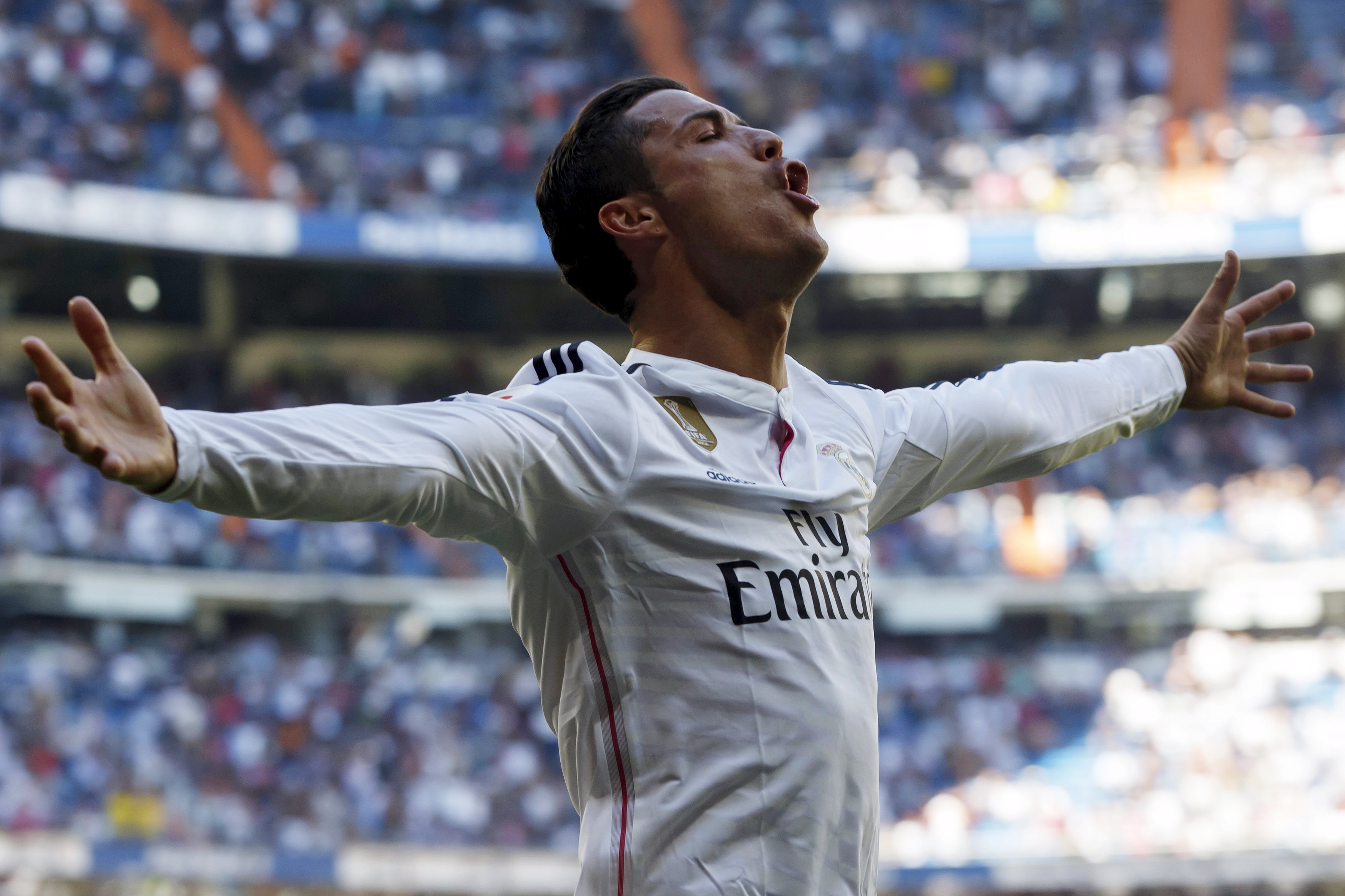 O atacante português comemora um dos seus cinco gols no massacre do Real Madrid sobre o Granada, pelo Campeonato Espanhol. | JUAN MEDINA/REUTERS