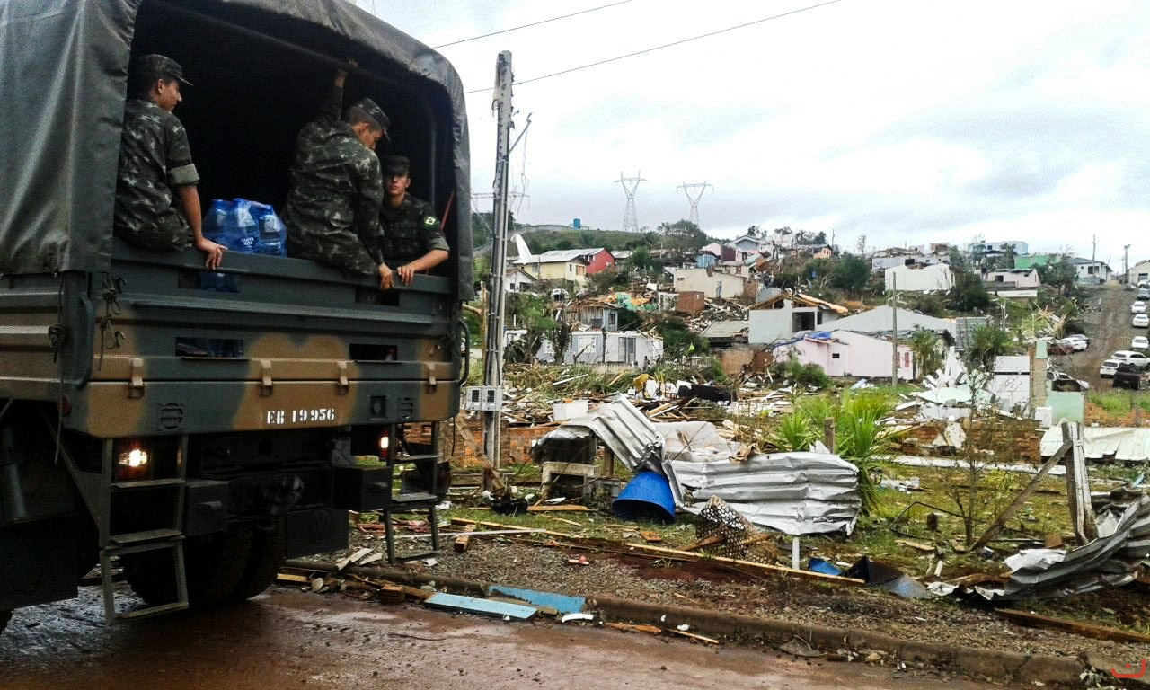 Cidade de Xanxerê, no oeste catarinense, ficou destruída após a passagem de um tornado pela região. | Julio Cavalheiro/Secom