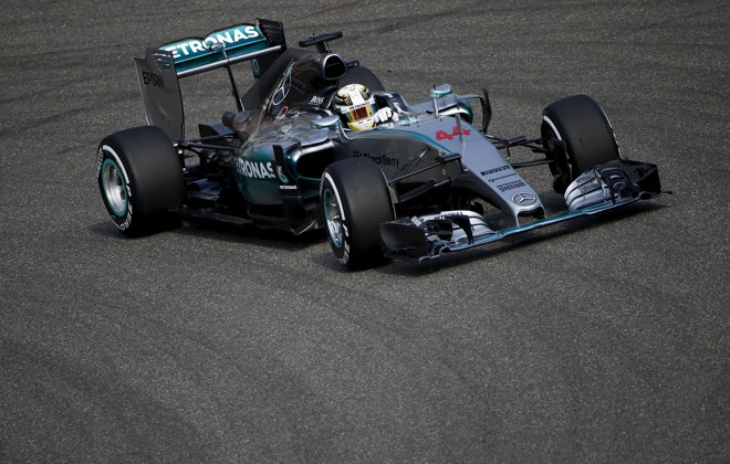 Lewis Hamilton absoluto com a Mercedes 44. | CARLOS BARRIA/REUTERS