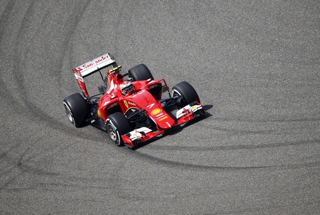 Conversão à esquerda com Kimi Raikkonen. | CARLOS BARRIA/REUTERS