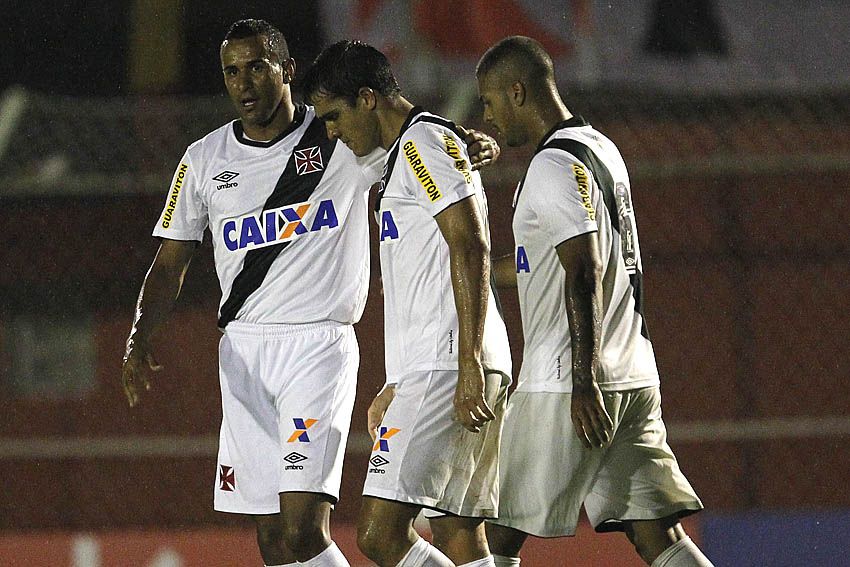 Jogadores do Vasco saem de cabeça baixa, após o impressionante do duelo com o Friburguense. | Marcelo Sadio/vasco.com.br