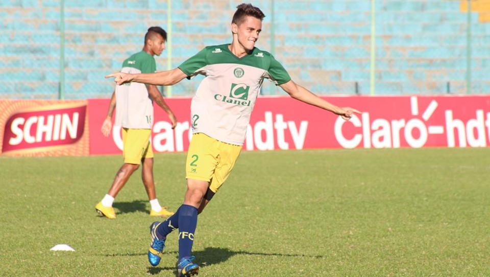 Matheus Ribeiro foi um dos destaques do Gauchão de 2015 vestindo a camisa do Ypiranga, time de Paulo Baier. | Rodrigo Vargas/Raw Image