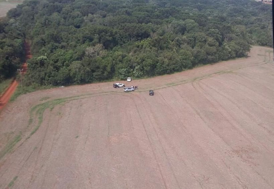 O carro do empresário utilizado no sequestro foi encontrado em uma área rural. | Divulgação