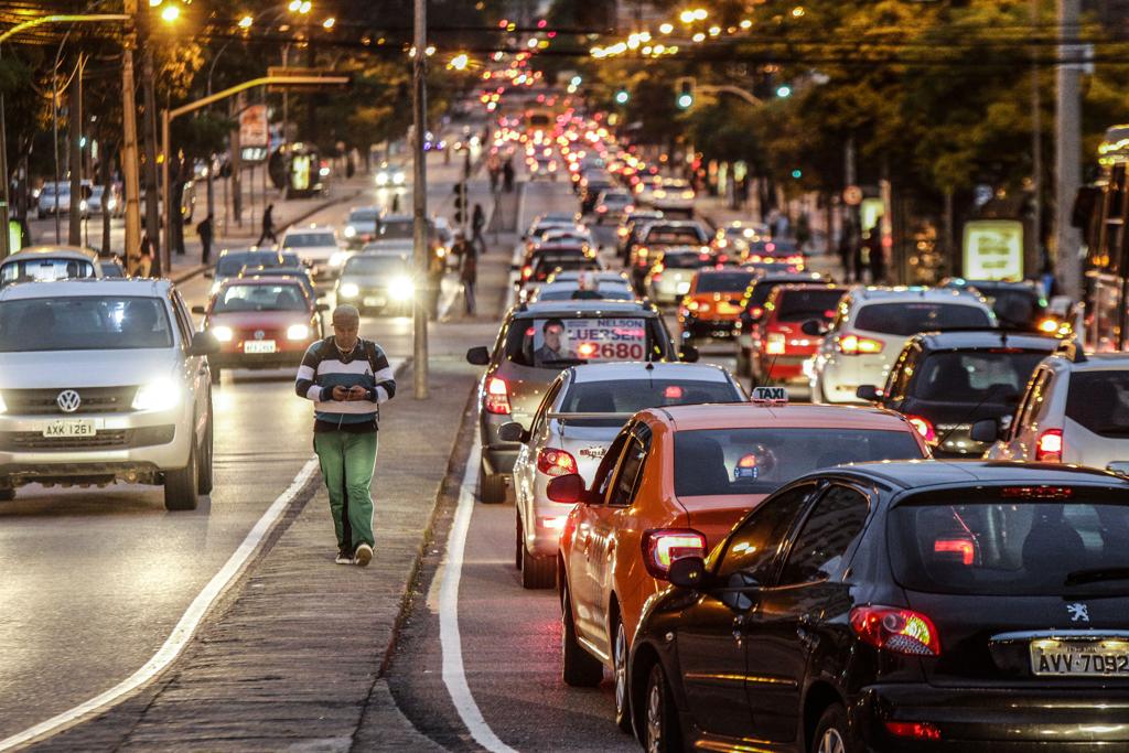 Com a primeira data de vencimento prevista para o próximo dia 6, o imposto teve sua alíquota reajustada em 40% neste ano | Daniel Castellano/Gazeta do Povo