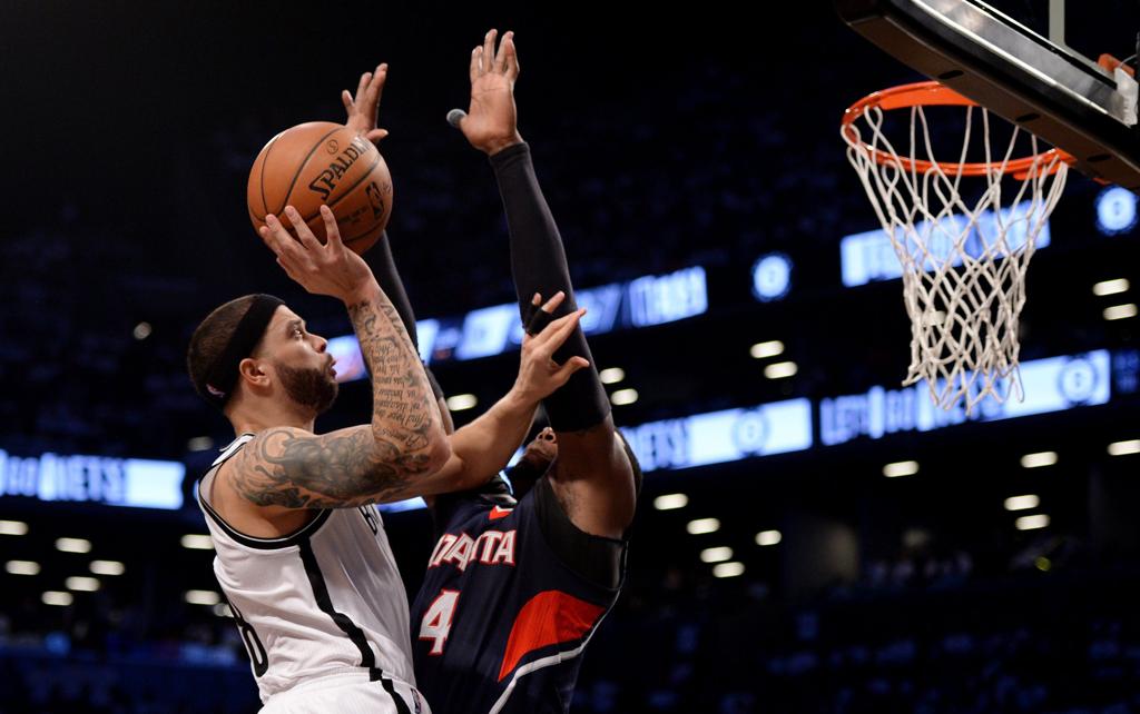 Deron Williams marcou 35 pontos e ajudou o Brooklyn Nets a igualar a série com o Atlanta Hawks. | Justin Lane/EFE