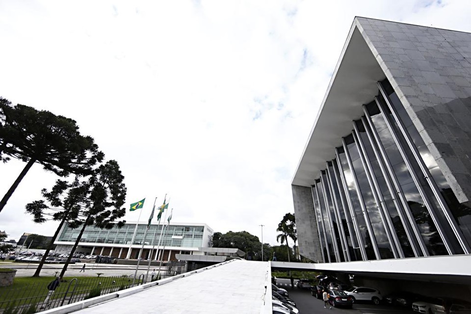 O cenário ruim previsto para os próximos quatro anos se refletiu também nas estimativas de crescimento do PIB do estado | Albari Rosa/Gazeta do Povo