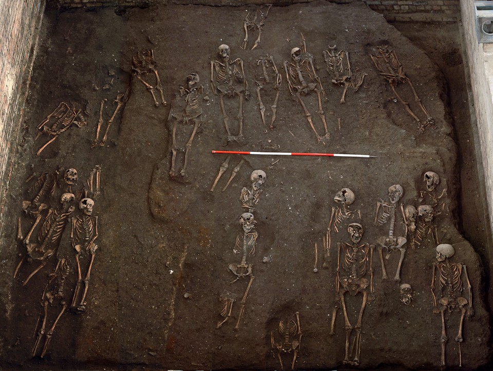 Cerca de 400 esqueletos foram encontrados intactos | Craig Cessford/Cambridge University