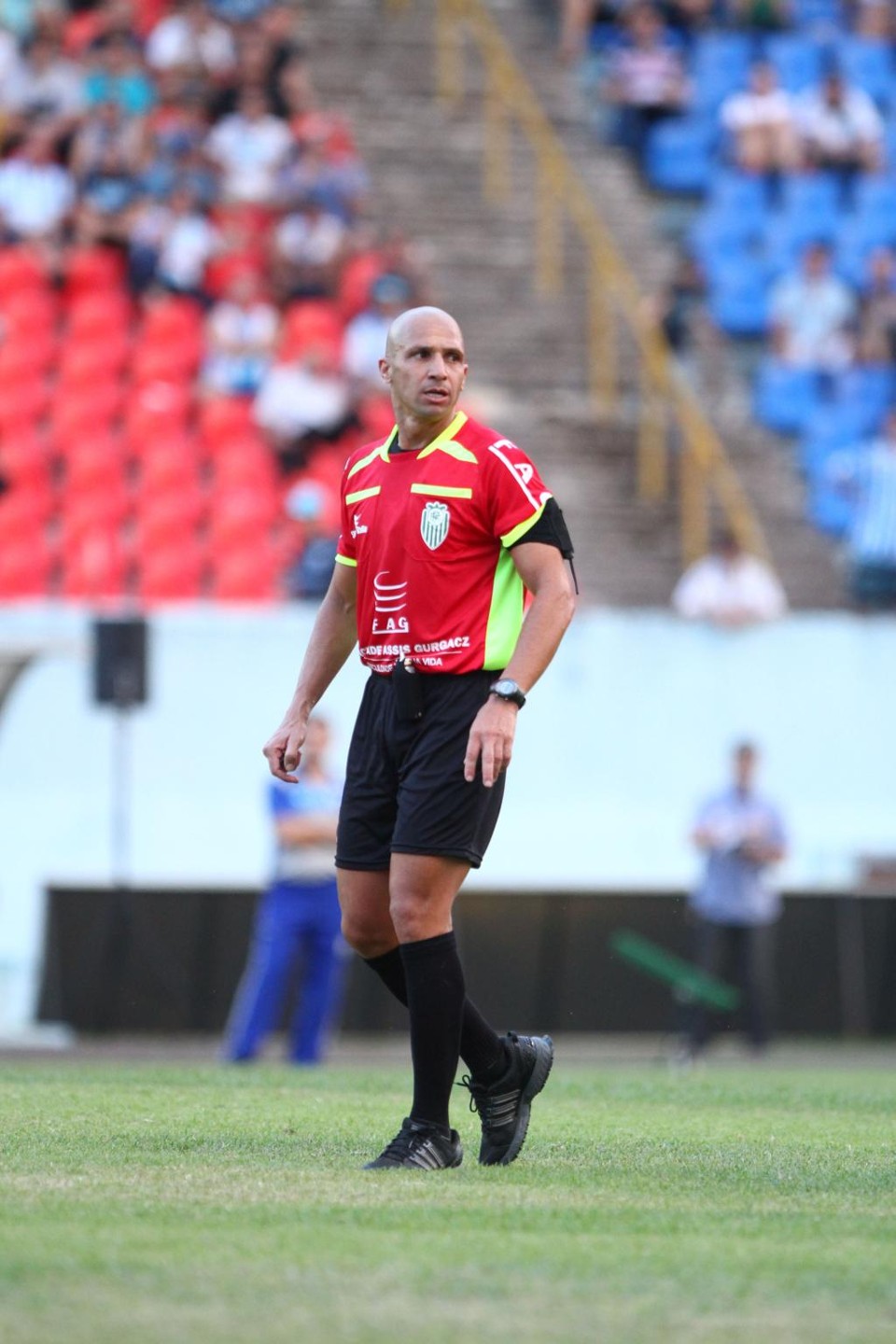 O árbitro Selmo Pedro dos Anjos foi acusado de não marcar uma penalidade máxima sobre Negueba. | Gilberto Abelha/Jornal de Londrina