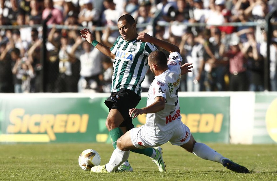 Operário venceu a primeira partida da final, em Ponta Grossa, por 2 a 0, e tem vantagem no Couto Pereira. | Hugo Harada/Gazeta do Povo
