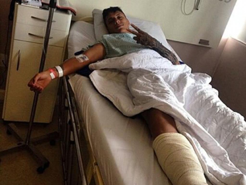 Dudu postou foto no hospital depois de ter sido operado de uma lesão no pé. | Reprodução/Instagram