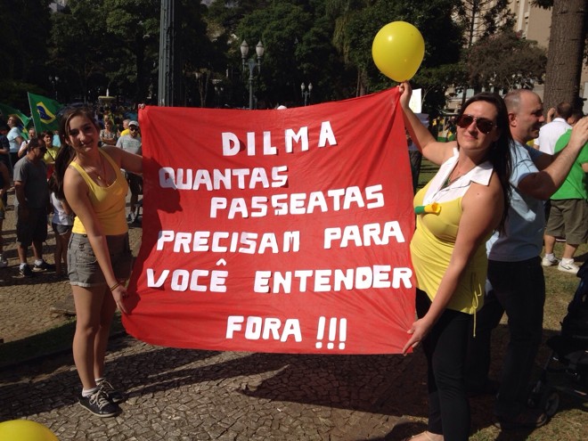 Apesar de pedirem pela saída de Dilma, a maioria dos manifestantes acredita que o melhor caminho seria a renúncia, e não o impeachment. | Gazeta do Povo