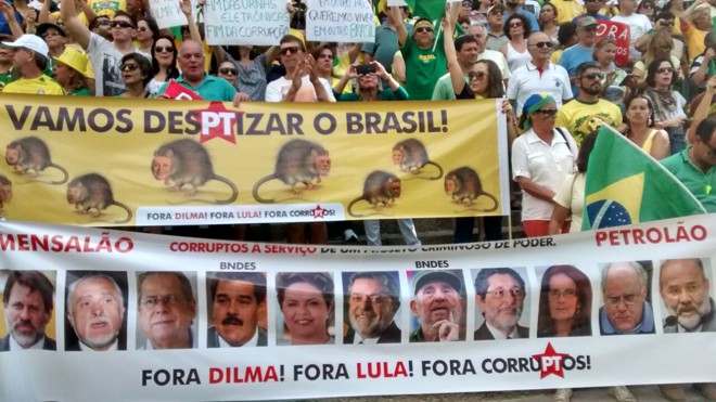 “Fora Dilma” e “Fora PT” foram os gritos de guerra oficiais da manifestação. | Gazeta do Povo
