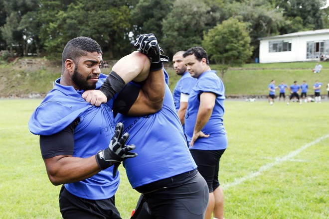 Seleção Brasileira de Futebol Americano fazendo um treinamento intensivo no feriado de Tiradentes na Unicentro em Irati, interior do Paraná. Seleção se prepara para a primeira participação do Brasil na Copa do Mundo de Futebol Americano. | Albari Rosa/gazeta do povo