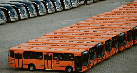 Empresas de ônibus travam guerra jurídica com a Urbs Em uma das ações, as empresas pedem uma indenização à prefeitura de Curitiba por valores que foram investidos mas ainda não foram amortizados. | Daniel Castellano/Gazeta do Povo
