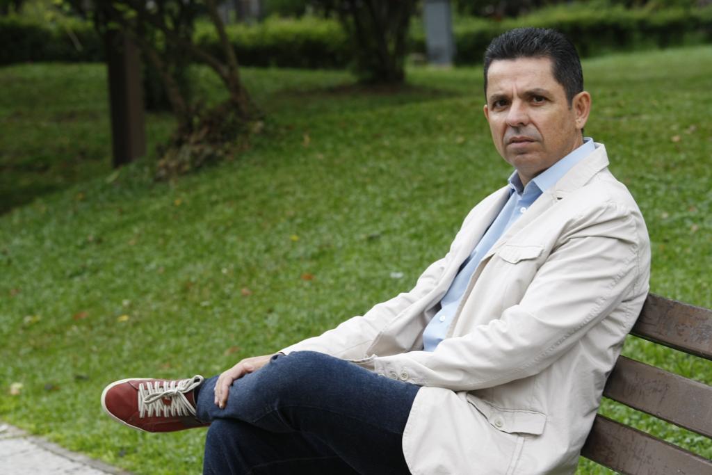 Além de romances, Miguel Sanches Neto escreve textos como contos e crônicas | Aniele Nascimento/Gazeta do Povo