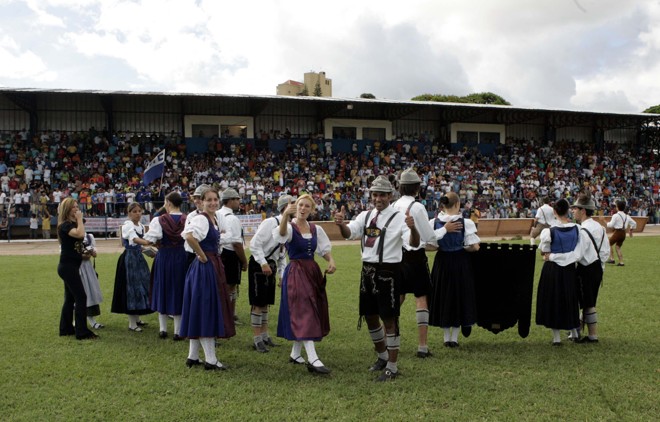 Também deve dança dentro de campo. | ALBARI ROSA/GAZETA