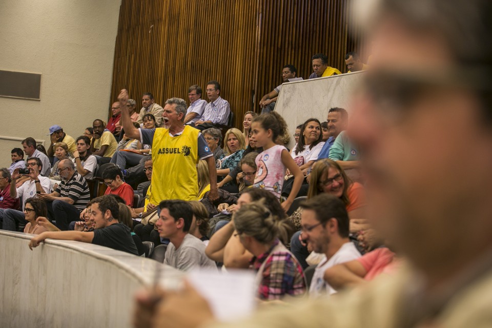 Servidores protestaram contra o novo projeto previdenciário. | Marcelo Andrade/Gazeta do Povo