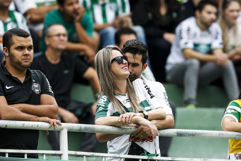 O Coritiba teve, contra o Londrina, o seu segundo maior público no Campeonato Paranaense de 2015. | Brunno Covello/Gazeta do Povo