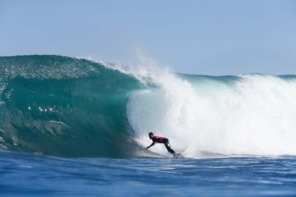 Adriano de Souza assumiu a liderança do Mundial de surfe. | Kelly Cestari
/WSL