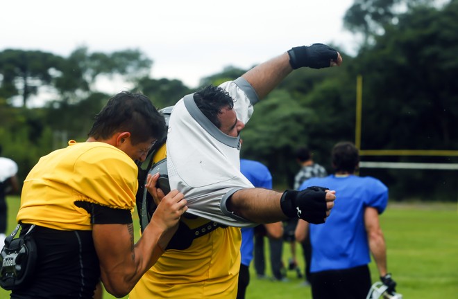 Seleção Brasileira de Futebol Americano fazendo um treinamento intensivo no feriado de Tiradentes na Unicentro em Irati, interior do Paraná. Seleção se prepara para a primeira participação do Brasil na Copa do Mundo de Futebol Americano. | Albari Rosa/gazeta do povo