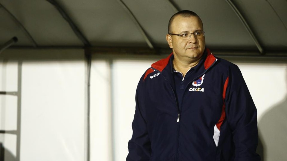 Luciano Gusso em seu último jogo como técnico do Paraná, contra o Jacuipense. | Hugo Harada/Gazeta do Povo
