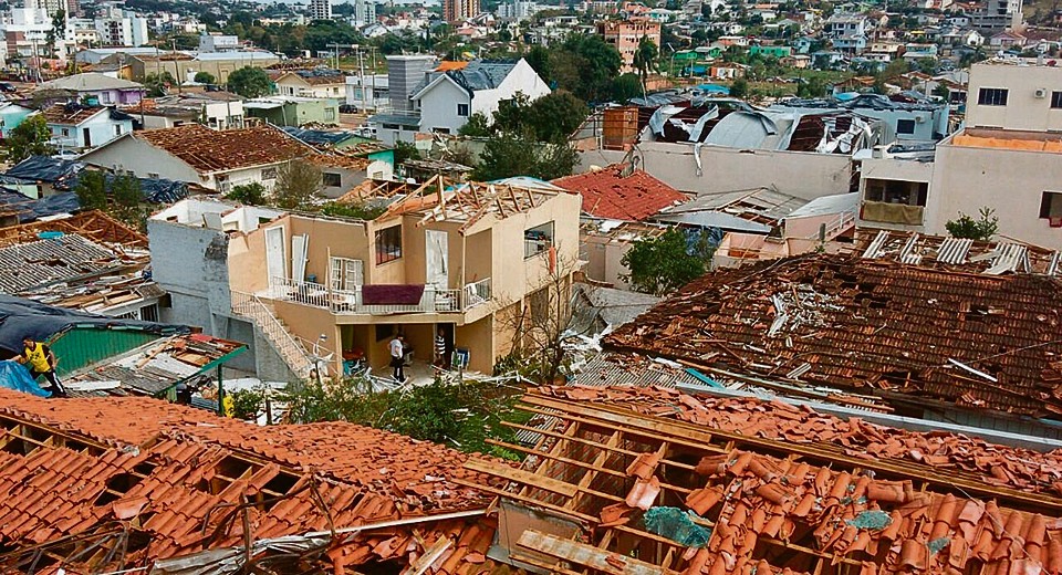 Defesa Civil calcula que 2,6 mil residências, 40% dos imóveis da cidade, foram atingidos pelo tornado. | Janaína Mônego/SDR Xanxerê