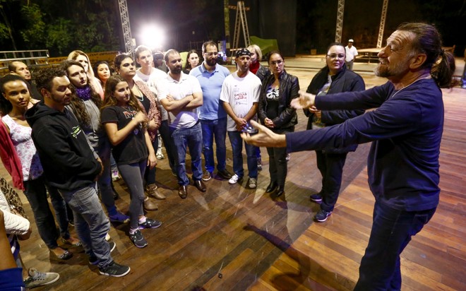 Ao todo, o grupo Lanteri mobiliza cerca de 1,2 mil voluntários para a encenação | Hugo Harada/Gazeta do Povo