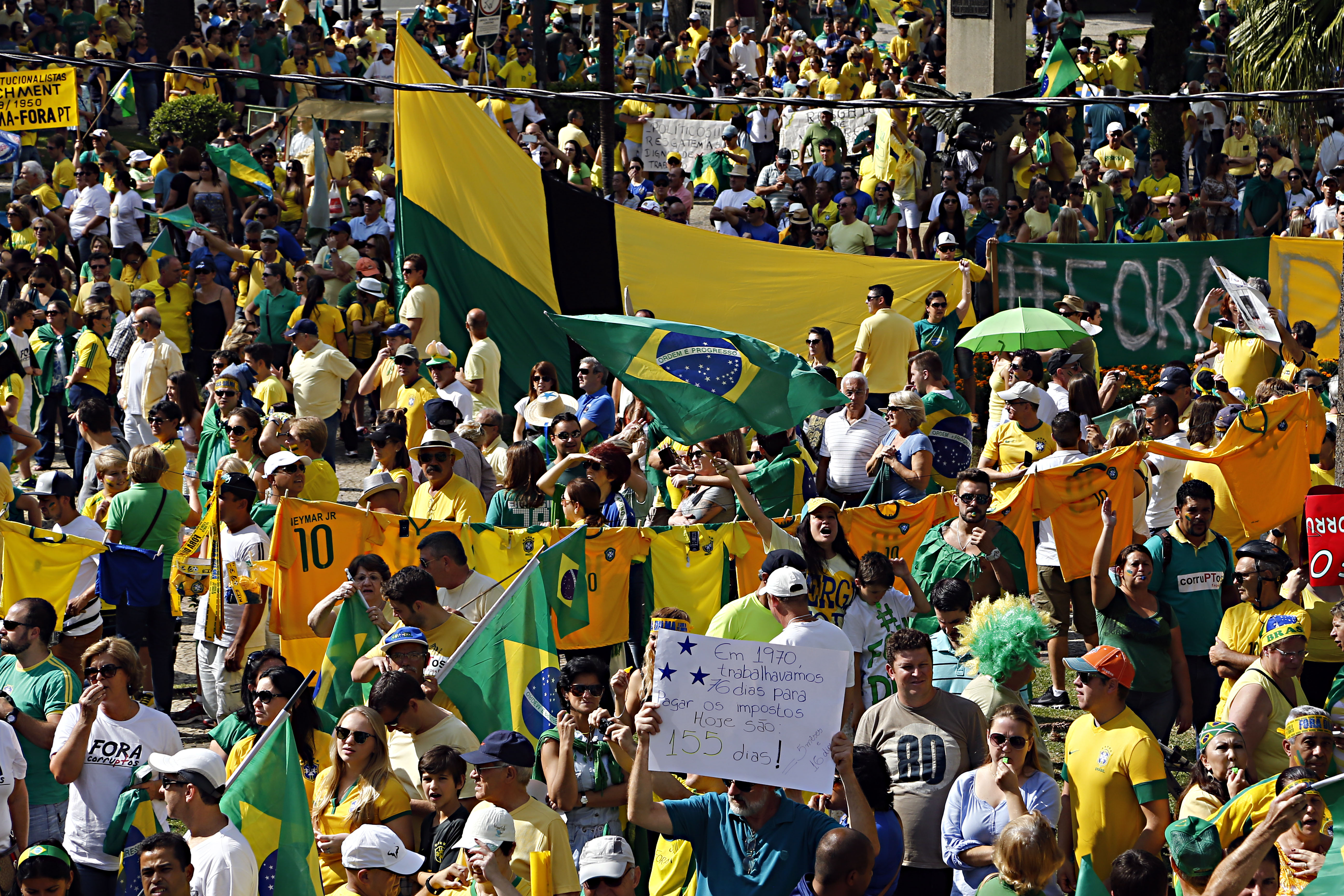Ato do domingo (12), em Curitiba. | Albari Rosa/Gazeta do Povo
