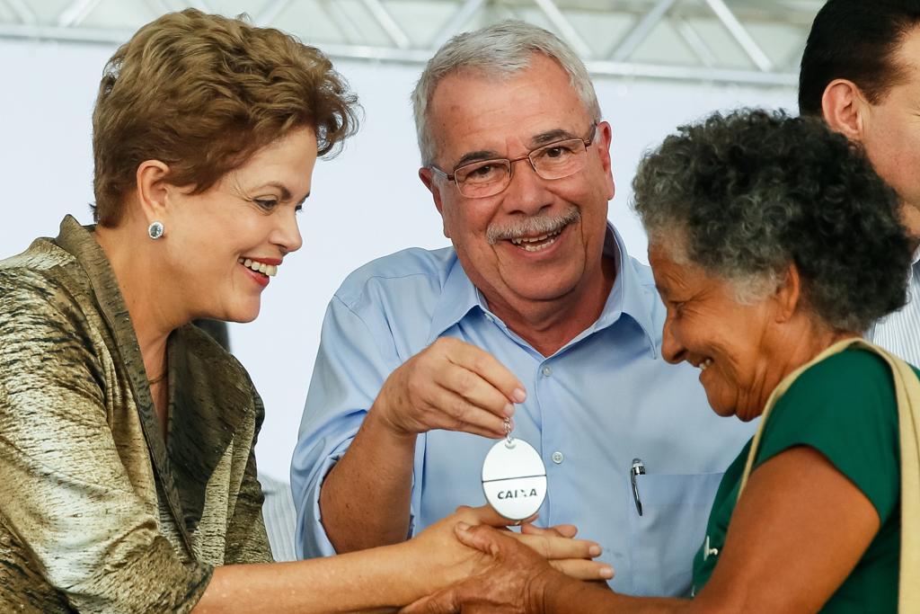 Dilma durante a entrega de casas na Baixada Fluminense, no Rio: PT é contrário à terceirização. | Roberto Stuckert Filho /Presidência