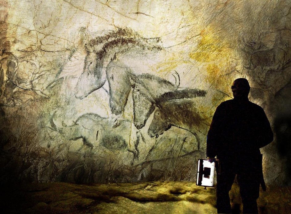 Cena do documentário Caverna dos Sonhos Esquecidos, em cartaz no Netflix. Nele, o cineasta Werner Herzog apresenta as pinturas rupestres mais antigas conhecidas pelo homem, com 32 mil anos. | Divulgação