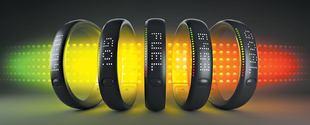 O Nike FuelBand, projetado por Brett Lovelady, foi um dos primeiros aparelhos “vestíveis” que se popularizou | /