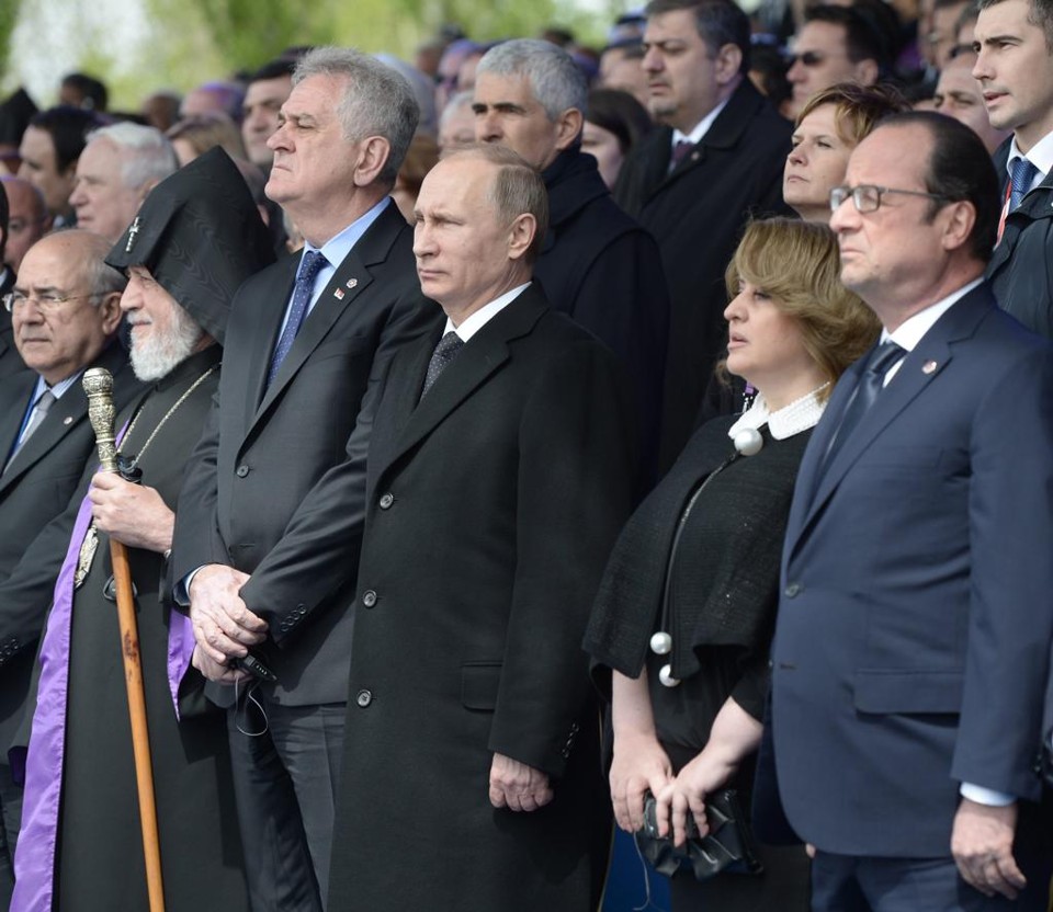 Putin e Hollande participaram de cerimônia em homenagem às vítimas do massacre ocorrido entre 1915 e 1923 | ALEXEI NIKOLSKY/RIA NOVOSTI/KREM/EFE