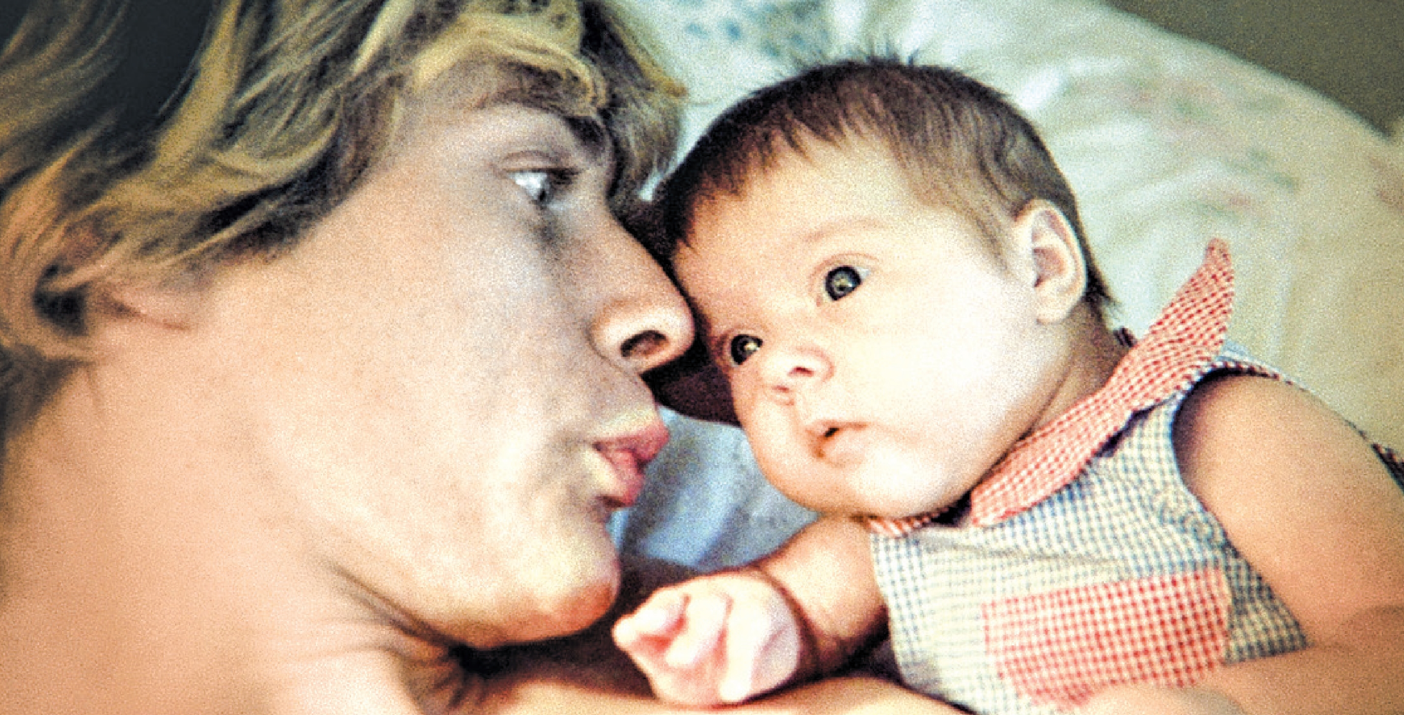 Kurt Cobain com a filha, Frances Bean, em cena de “Montage of Heck” | HBO Documentary films/