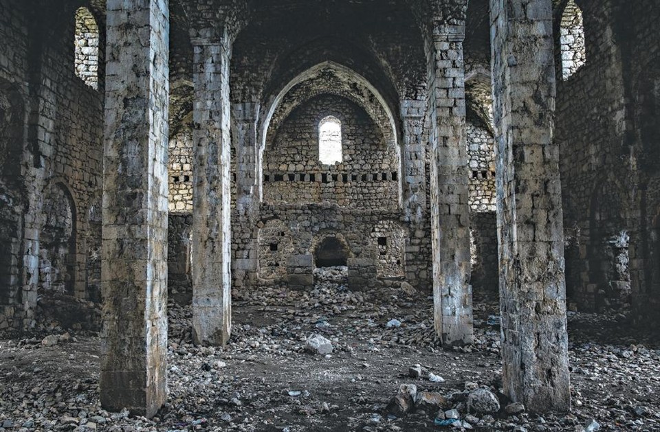 Um mosteiro arménio abandonado em Cungus, Turquia | Bryan Denton/The New York Times