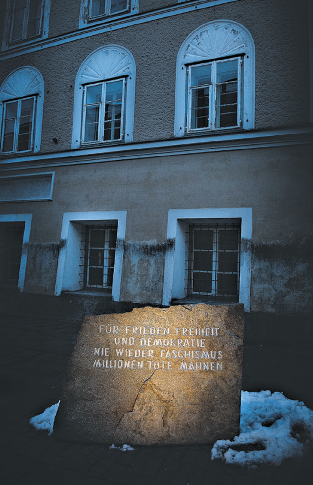 A casa natal de Hitler permanece de pé em Braunau am Inn, e os moradores debatem o que fazer com ela | Laetitia Vancon /The New York Times