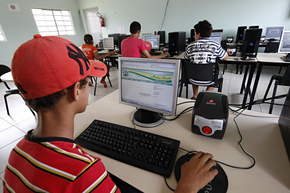 No início, a internet era uma rede que ligava universidades ao redor do mundo | Albari Rosa/Gazeta do Povo