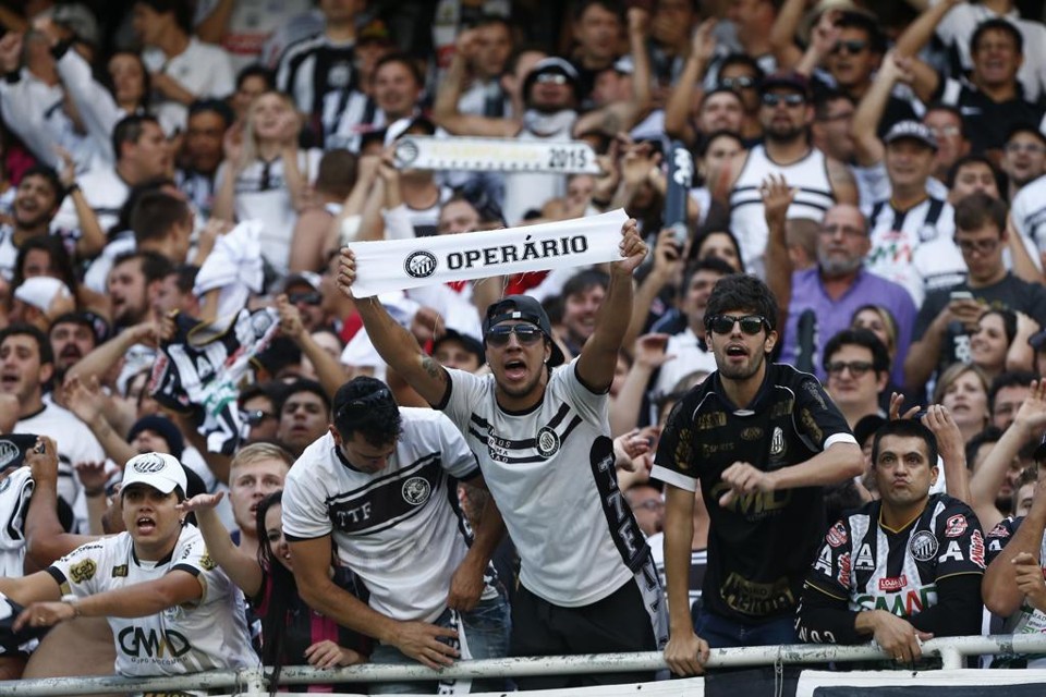 Torcida do Operário comemorou título na casa do Coritiba. | Albari Rosa/Gazeta do Povo