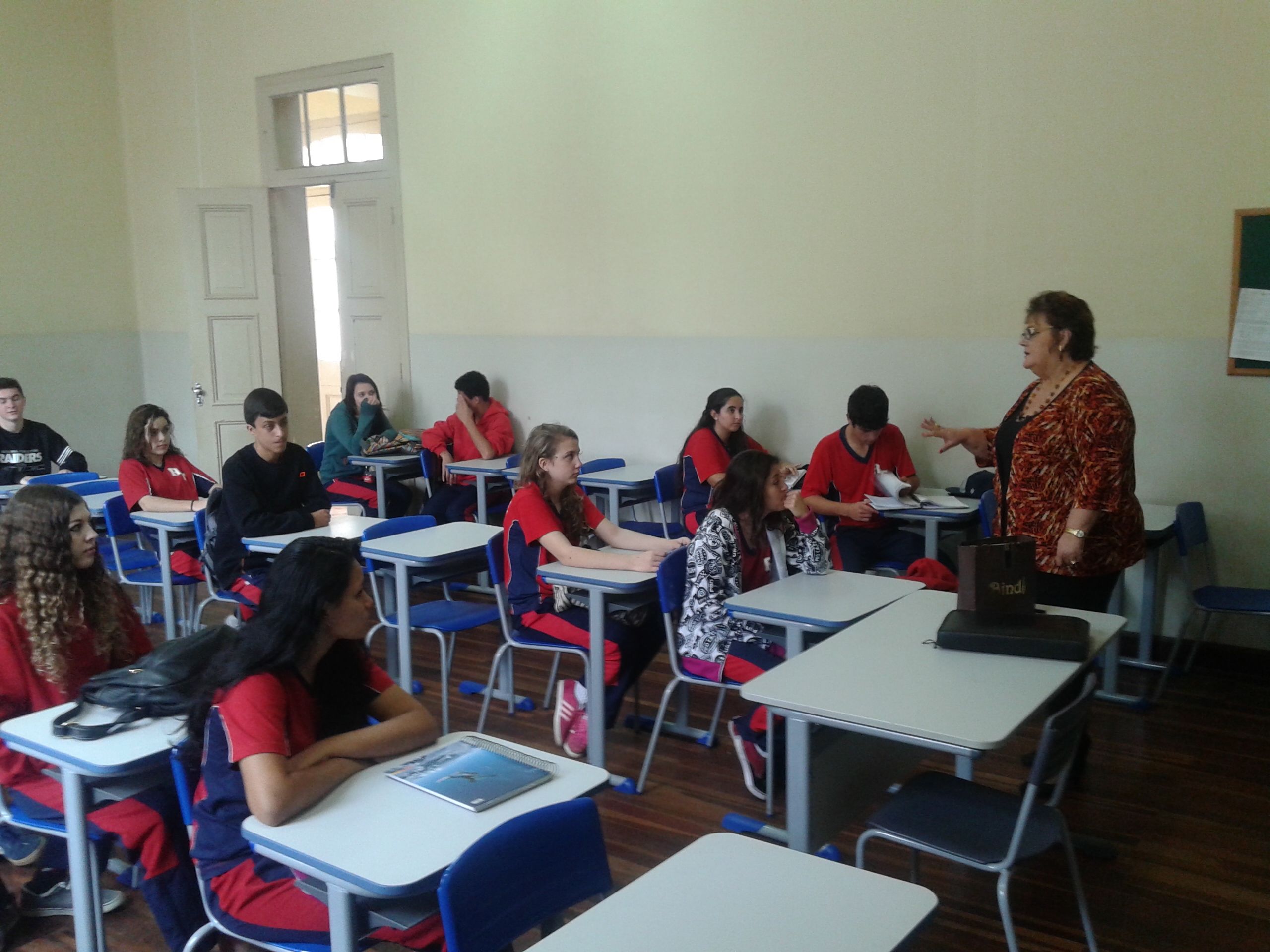 Cerca de 120 alunos e dez professores compareceram ao Colégio Estadual Regente Feijó nesta quarta-feira (27). | Gisele Barão/Gazeta do Povo